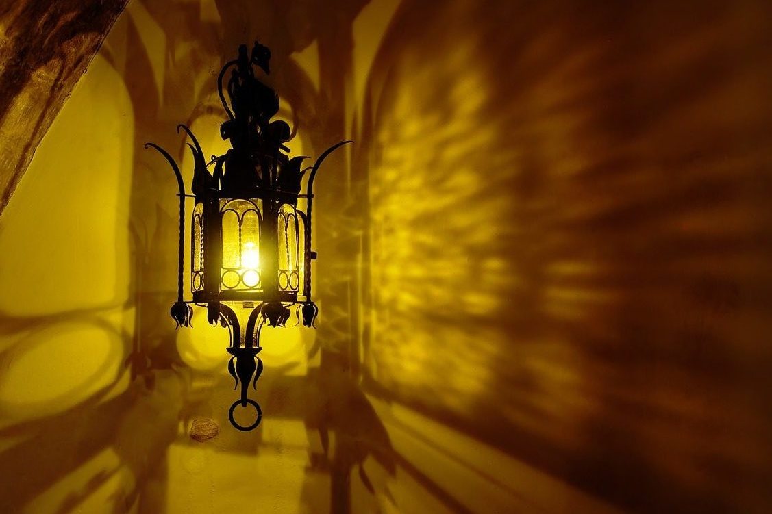 Lamp Shadow Light Lantern Glow  - aitoff / Pixabay