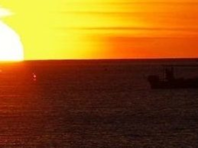 Dawn Ocean Sky Sun Landscape  - missmaryhappy / Pixabay